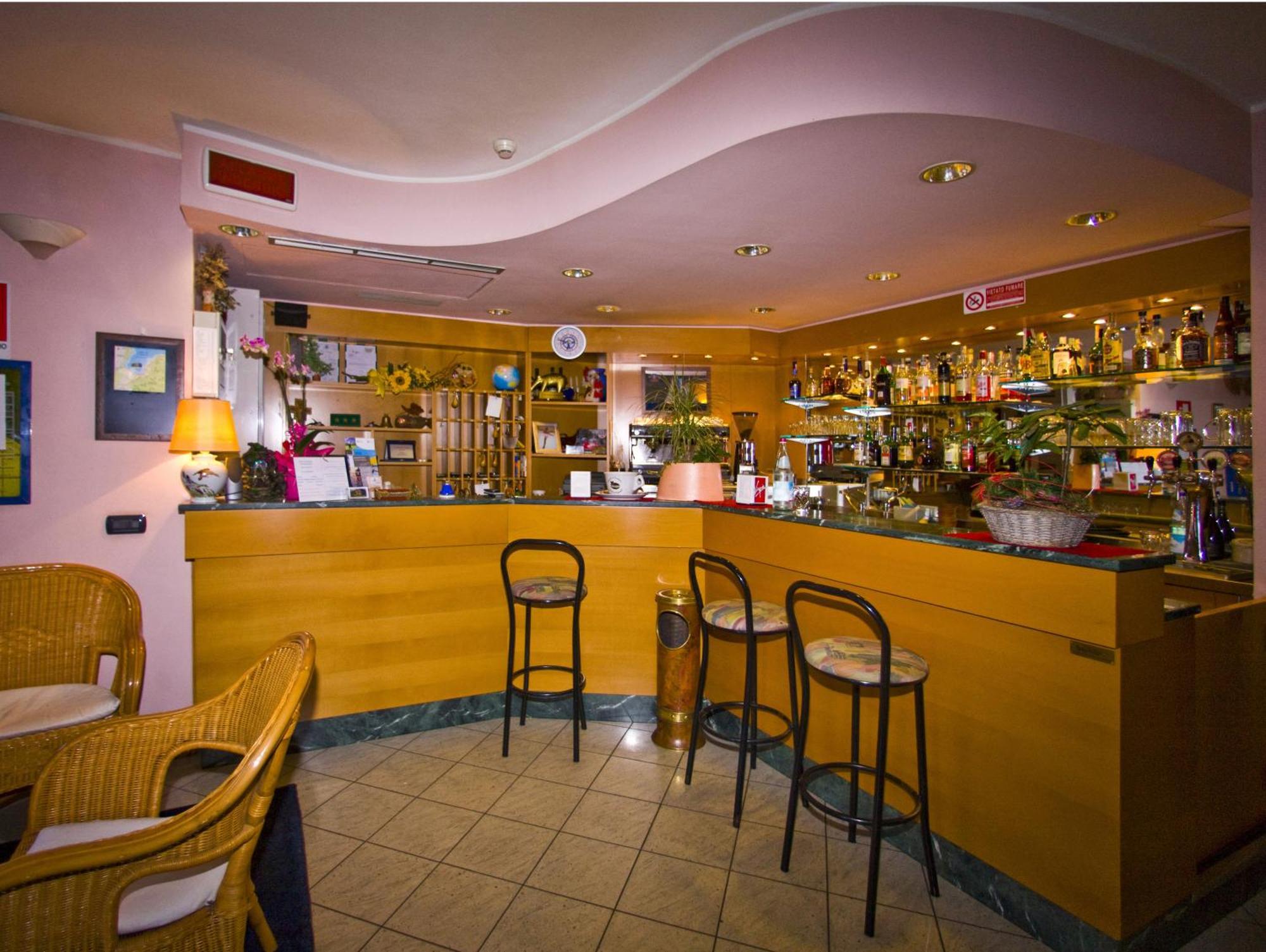 Hotel Il Canneto Porto Ceresio Luaran gambar