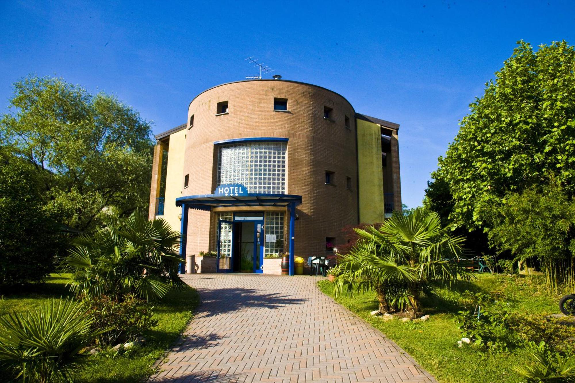 Hotel Il Canneto Porto Ceresio Luaran gambar