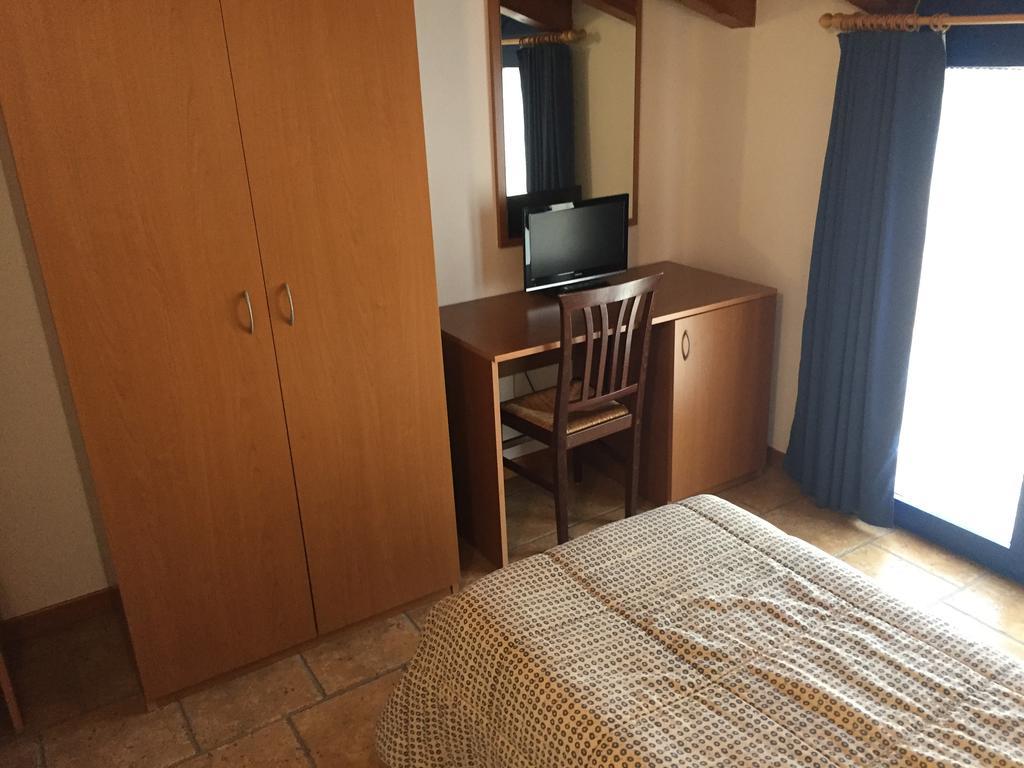 Hotel Il Canneto Porto Ceresio Luaran gambar