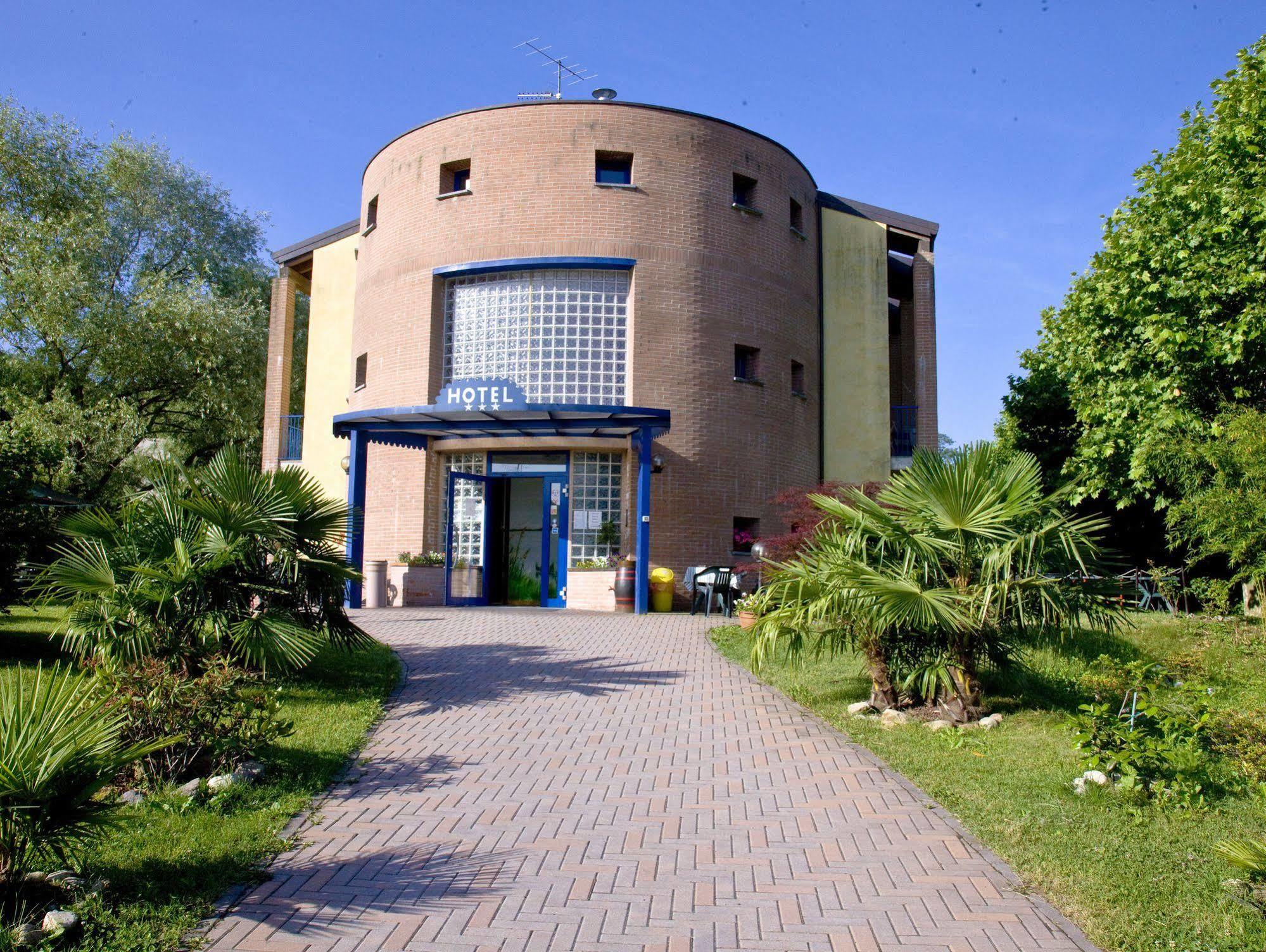 Hotel Il Canneto Porto Ceresio Luaran gambar
