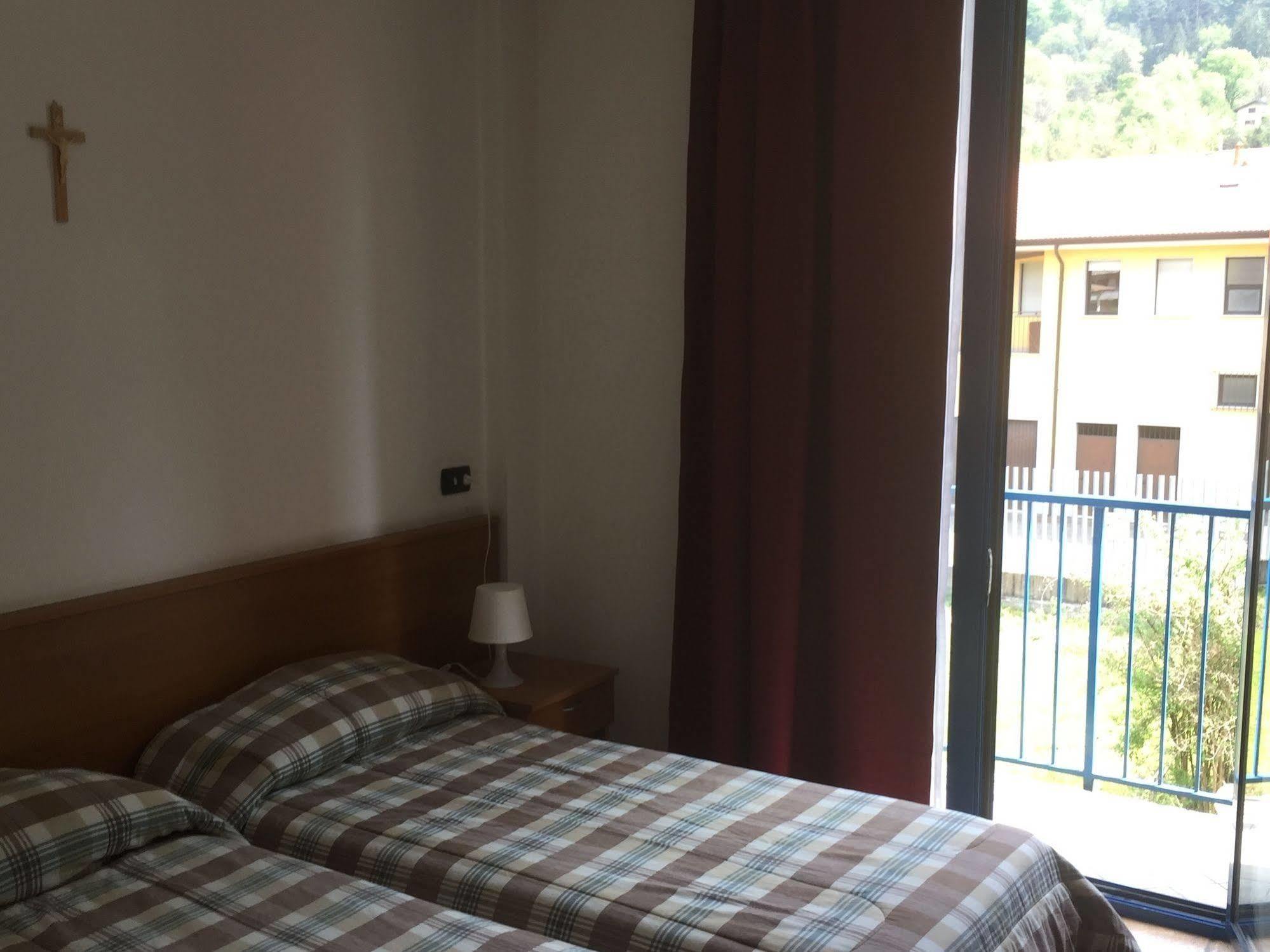 Hotel Il Canneto Porto Ceresio Luaran gambar