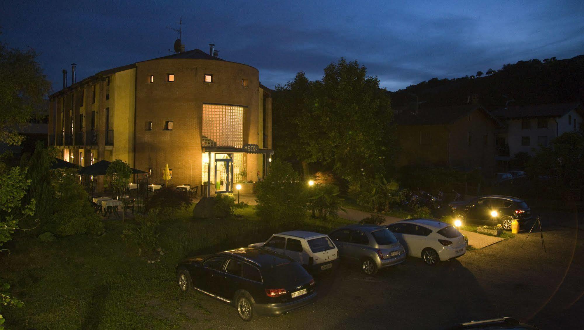 Hotel Il Canneto Porto Ceresio Luaran gambar
