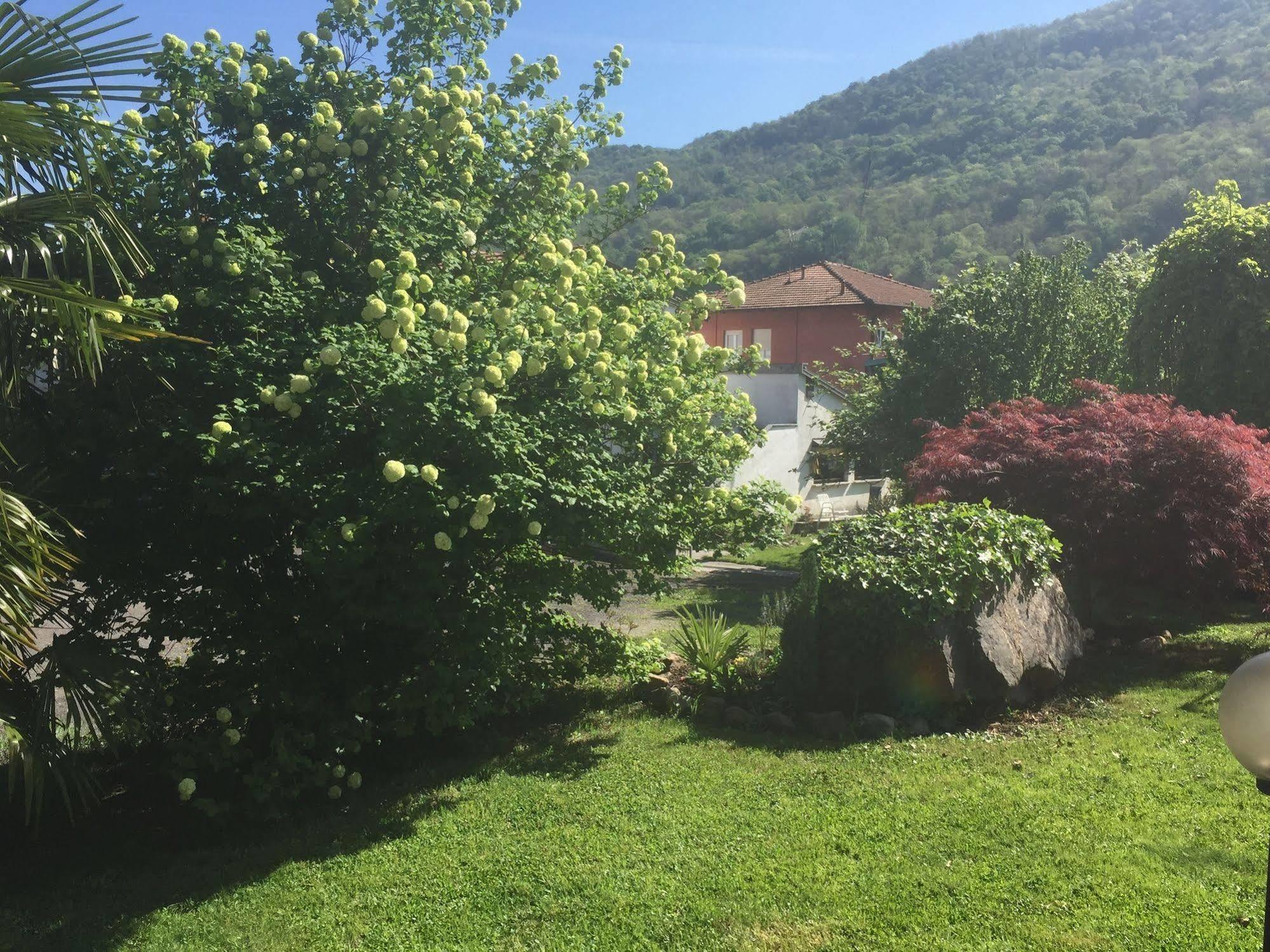 Hotel Il Canneto Porto Ceresio Luaran gambar