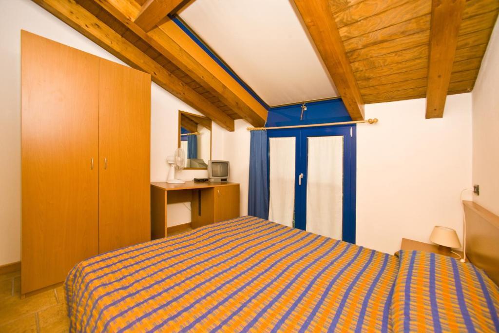 Hotel Il Canneto Porto Ceresio Bilik gambar