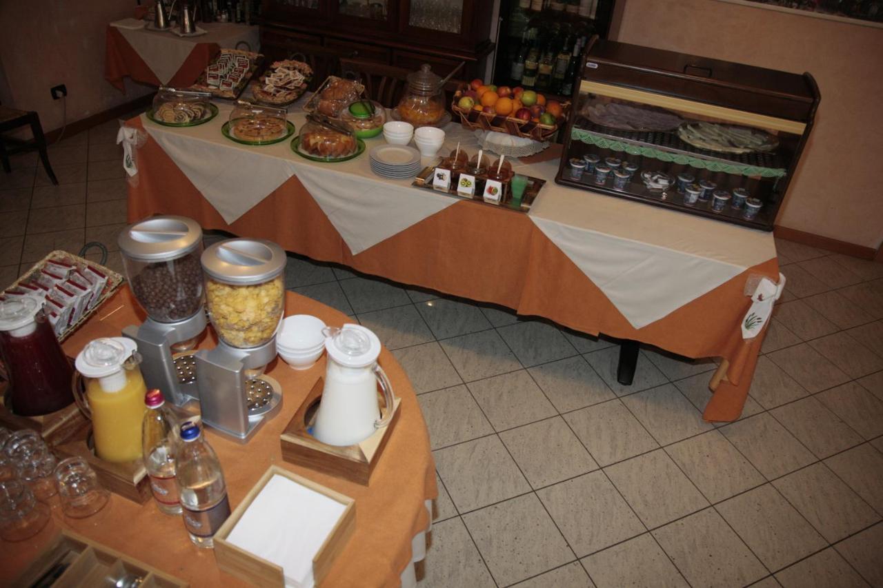 Hotel Il Canneto Porto Ceresio Luaran gambar