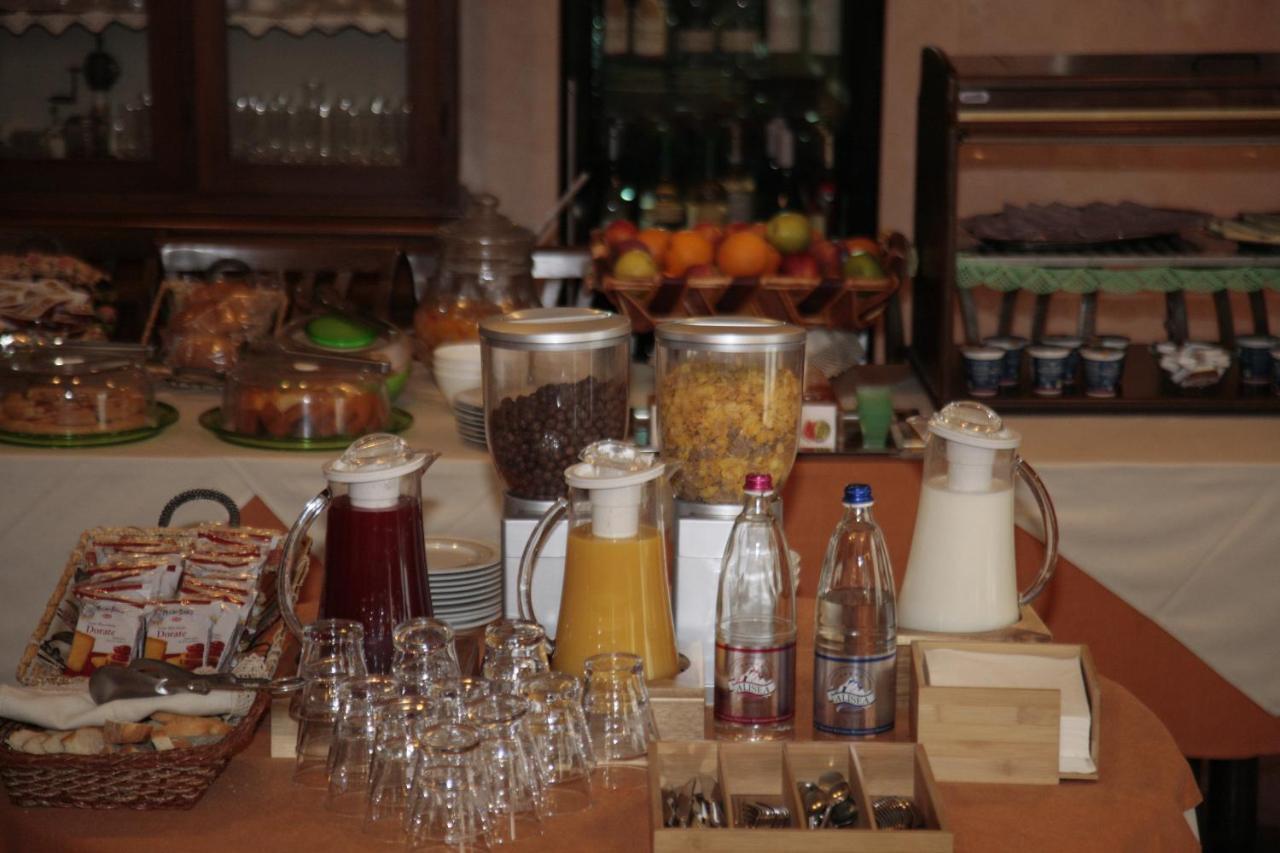 Hotel Il Canneto Porto Ceresio Luaran gambar