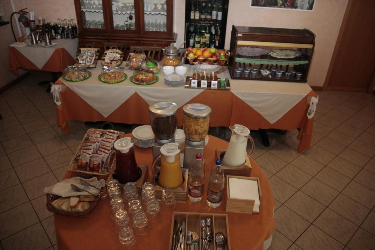Hotel Il Canneto Porto Ceresio Luaran gambar
